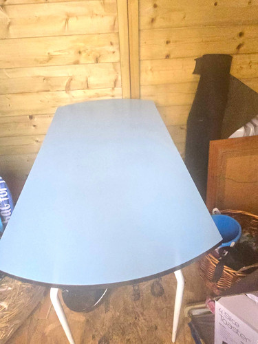 Blue white oval - blue/white,