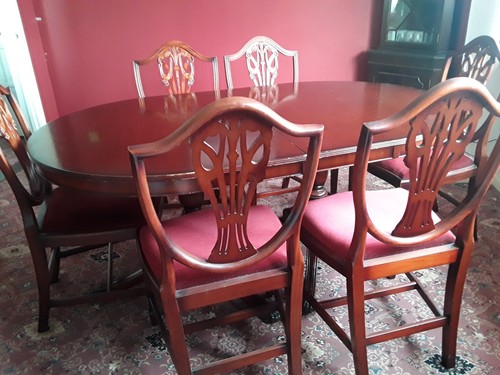 Extending mahogany dining